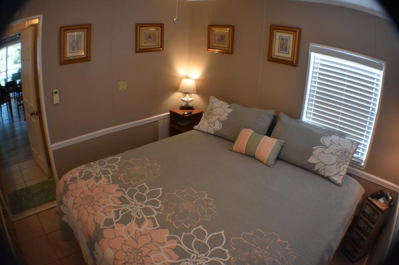 Pelican's Roost, Waterfront Comfort At Venture Out Ferienhaus *