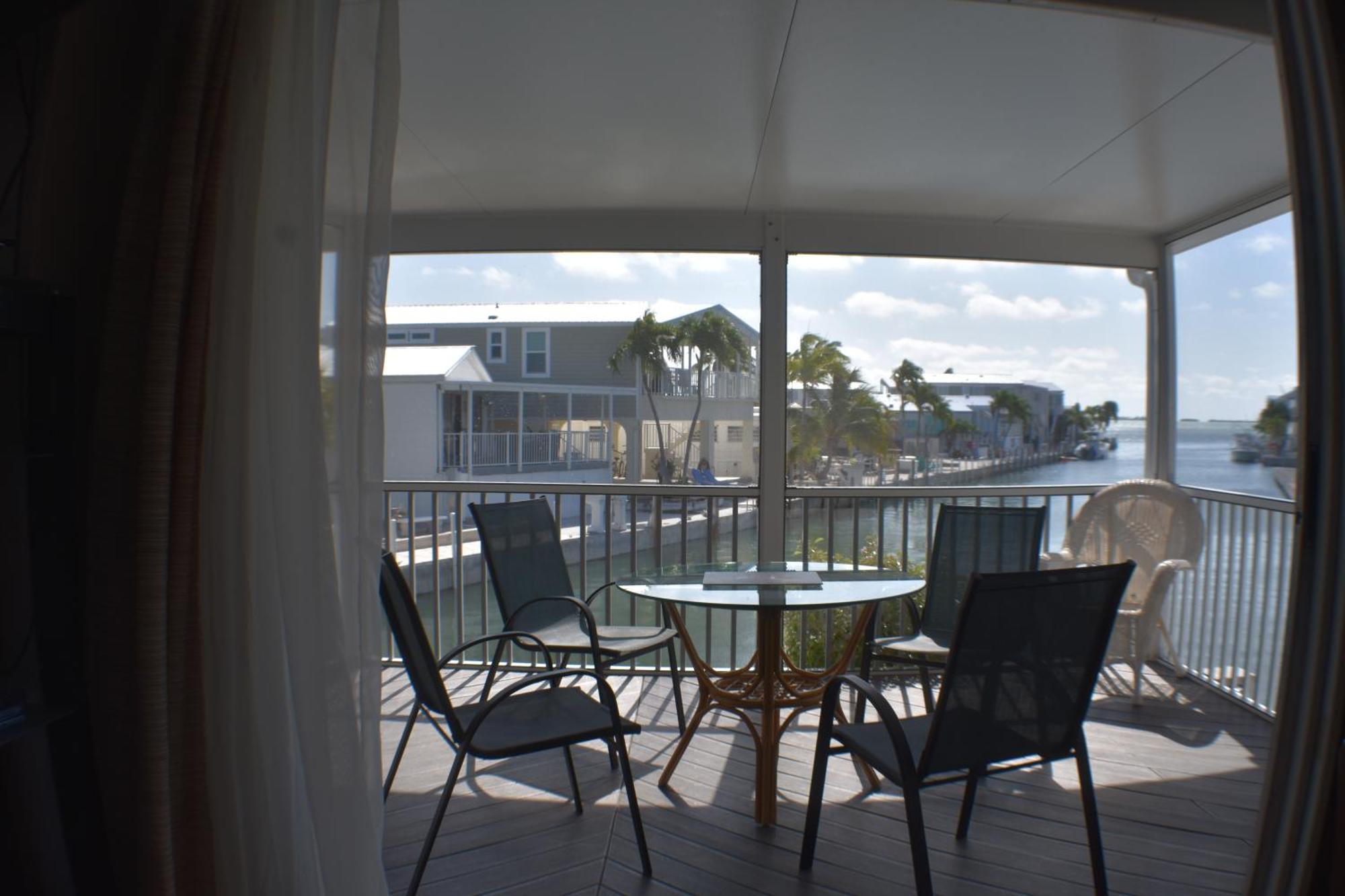 Ferienhaus Pelican's Roost, Waterfront Comfort At Venture Out *