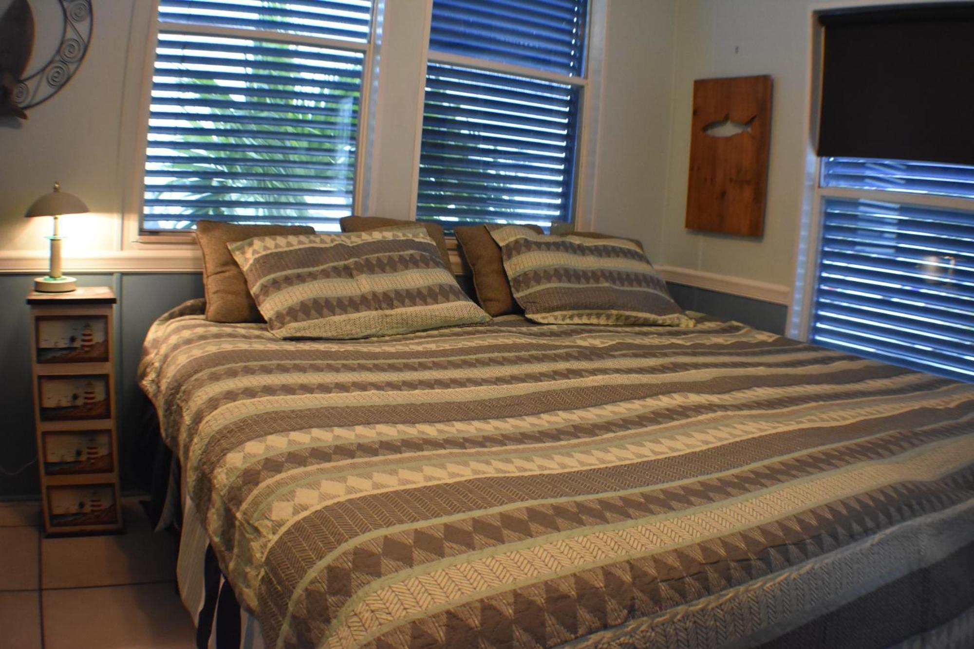 Pelican's Roost, Waterfront Comfort At Venture Out